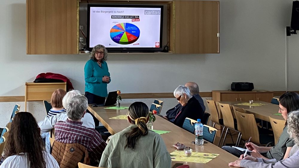 Antje Braun bei ihrem Vortrag in Göttingen. | Foto: Melda Akbas / Caritas