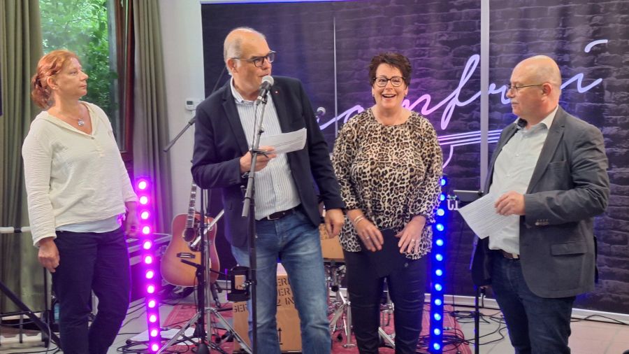 Bei der Sommerfest-Eröffnung 2025 (von links): Tanja Hartig, Holger Gatzenmeyer, Christiane Koch und Michael Seifert. | Foto: Johannes Broermann / cps