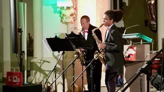 Wolfgang Busse (l.) im Duett mit Jonathan Awuah.