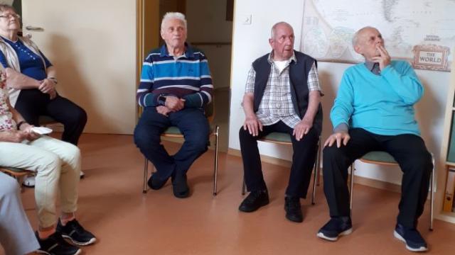 Aufmerksam hörten die Tagesgäste dem Vortrag zu. | Foto: Jünemann / Caritas