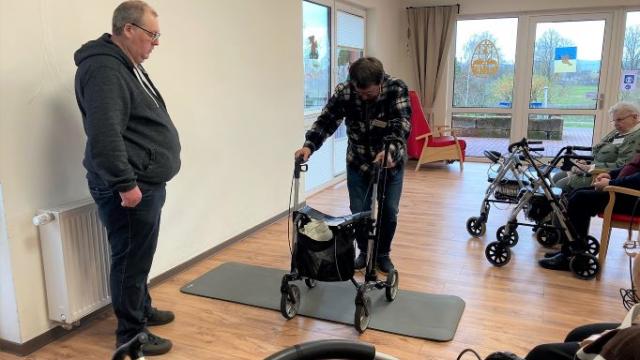 Praktische Übungen gehörten auch zum Programm in der Tagespflege St. Vinzenz. | Foto: Caritas