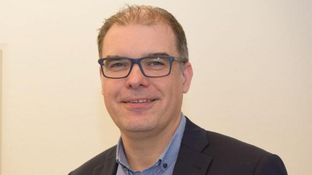 „Jetzt heißt es Flagge zeigen für gesellschaftlichen Zusammenhalt und dem Rechtsruck nachhaltig mit Argumenten und demokratischen Mitteln entgegenzutreten. Unsere Demokratie darf nicht untergraben werden, um unsere Gesellschaft zu spalten.“ – Holger Gatzenmeyer, Vorstand Caritasverband Südniedersachsen e.V.