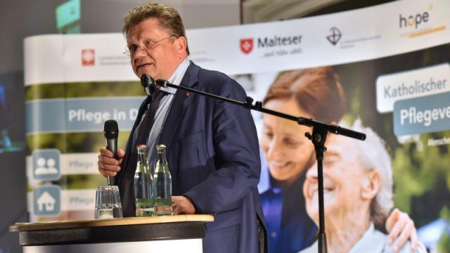 Gesundheitsminister Dr. Andreas Philippi spricht sein Grußwort. | Foto: Iris Blank / kpvd