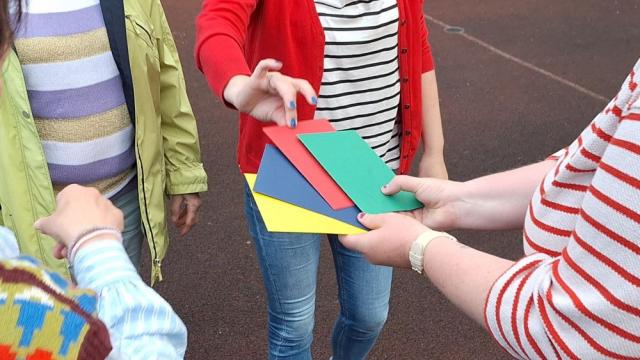 Als Belohnung zogen die Teams Gutscheine. | Foto: Johannes Broermann