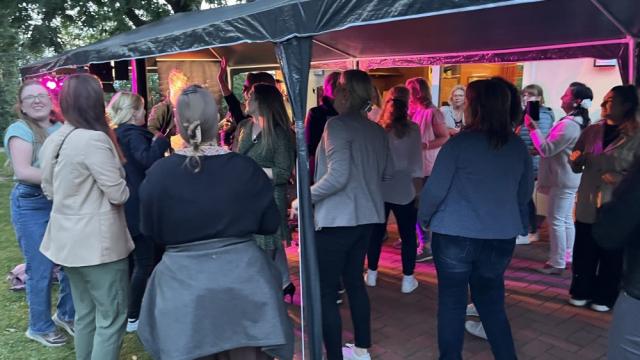 Auf der Tanzfläche war einiges los. | Foto: Isabel Lubojanski